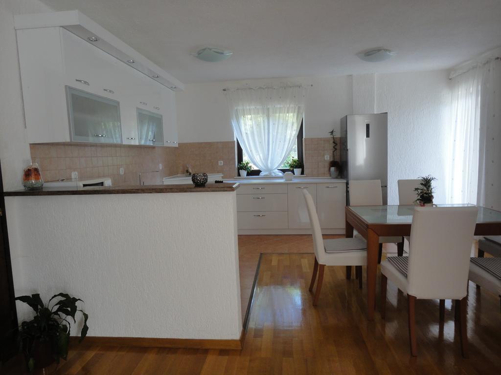 Apartment Mira セニ 部屋 写真